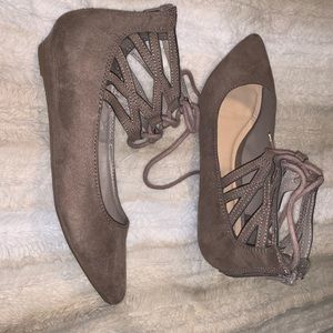 Super super adorable flats!! Size 7